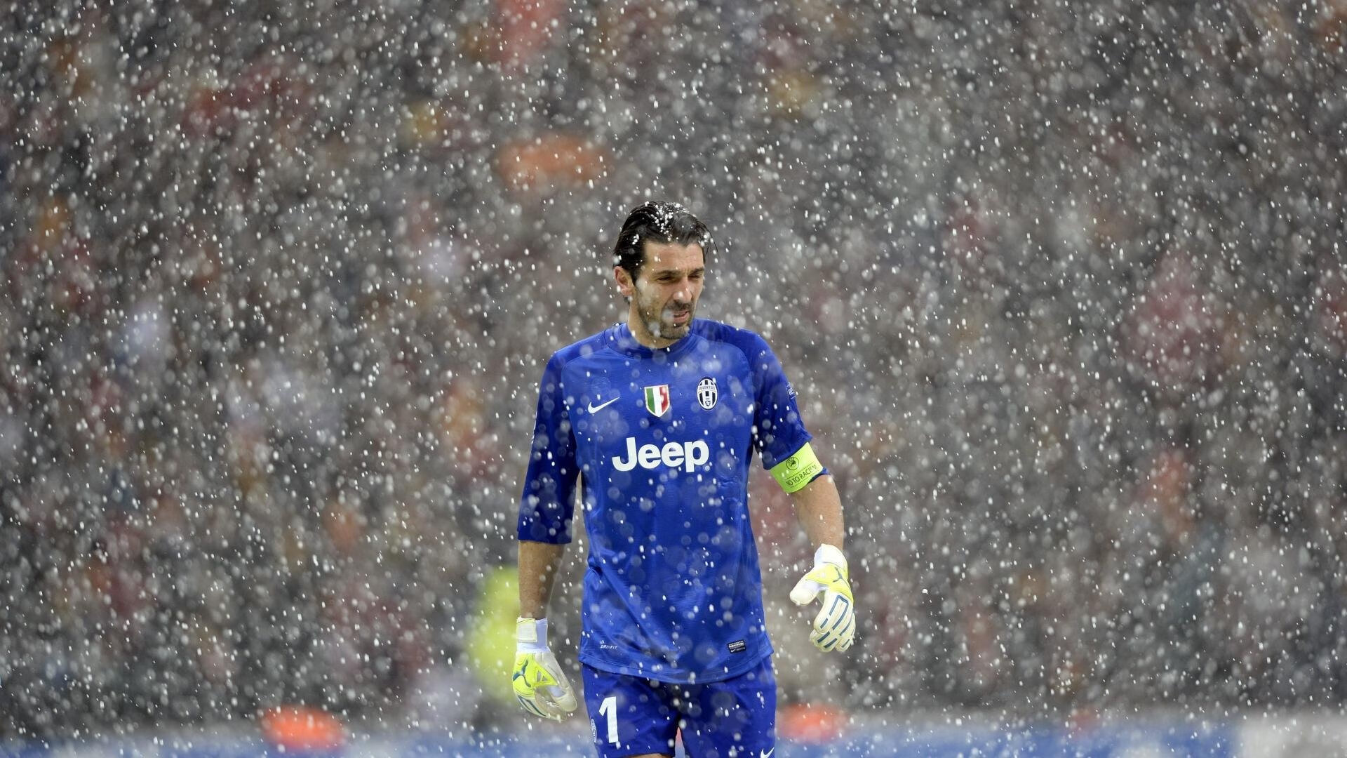 篮网外线命中率居高不下，战术执行完美，篮网的内线